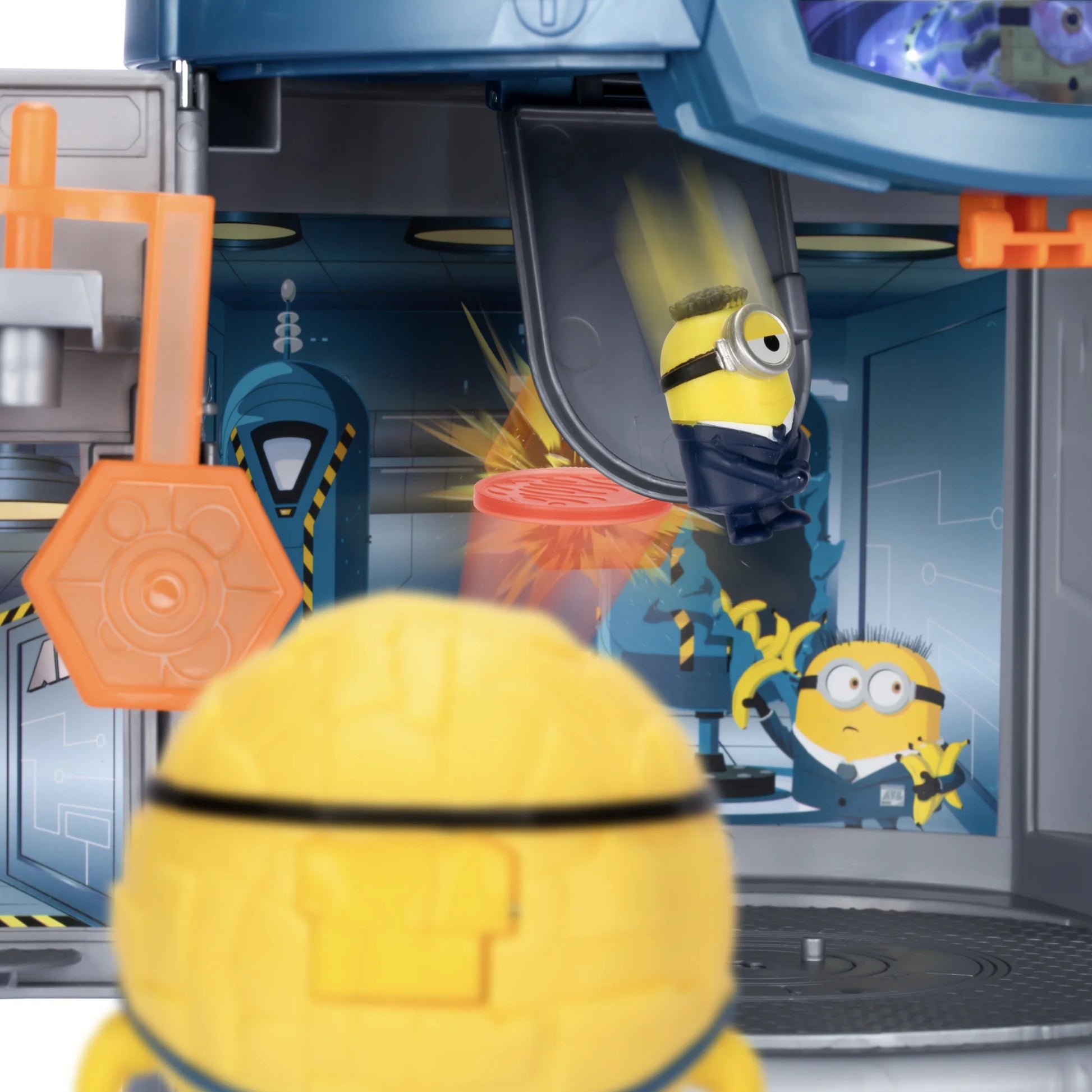 Despicable Me 4 Jerry Transformation Chamber Playset Action Figures