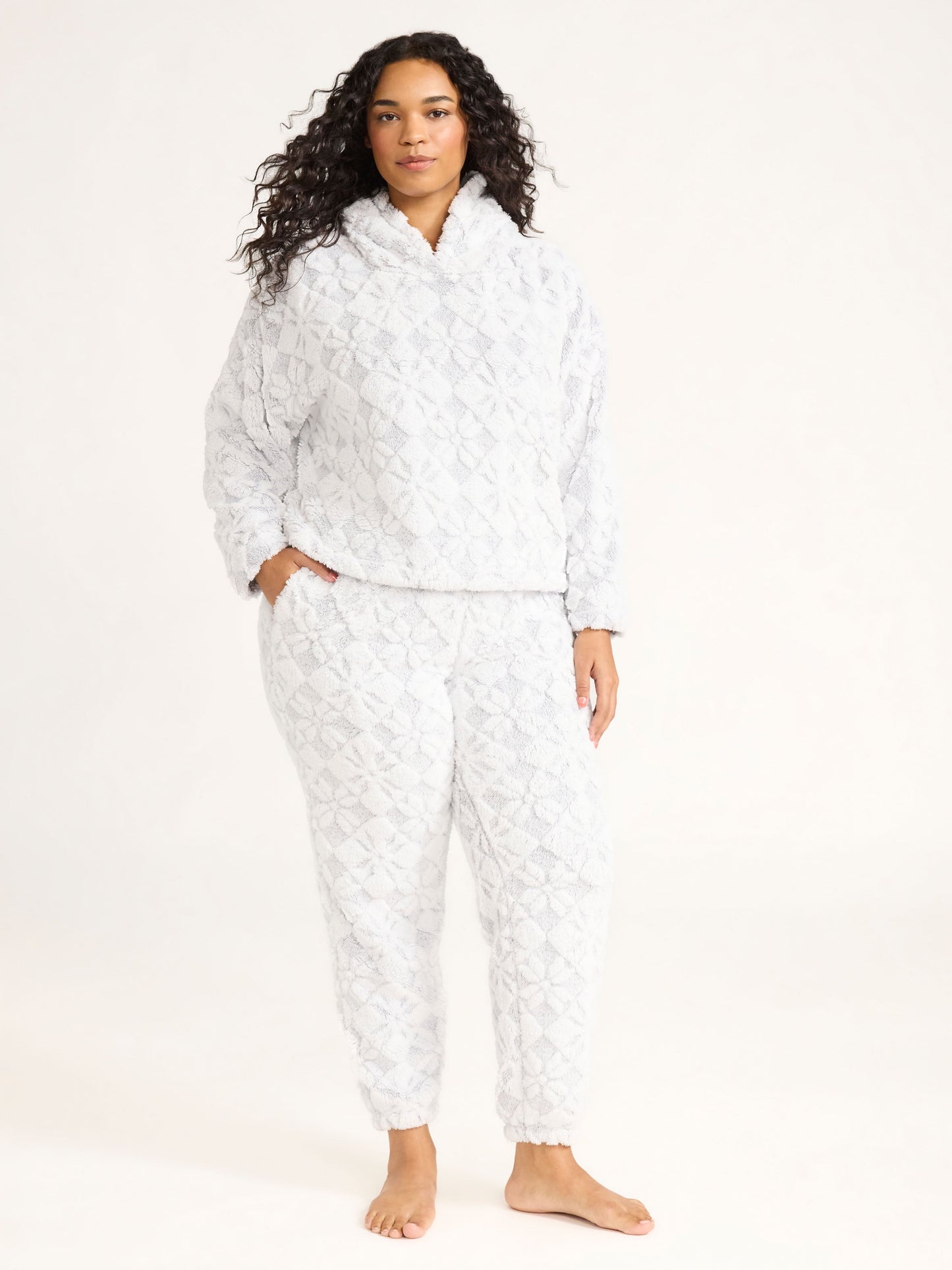 Joyspun Women's Embossed Plush Pajama Set, 2-piece, Size XS to 2X